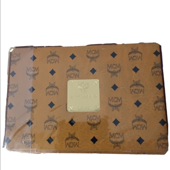 NEW ARRIVAL - MCM Authentic Hand Towel Set - Picture 2 of 5